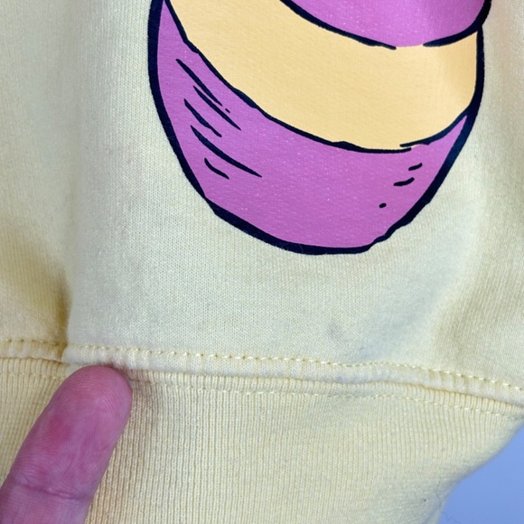 VTG Winnie The Pooh Crewneck Sweatshirt S Oversized Graphic Butter Yellow 90s - Picture 3 of 10